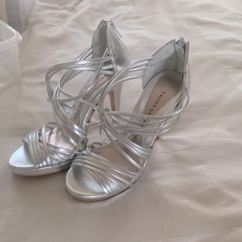 SILVER HEELS - Picture 4 of 5